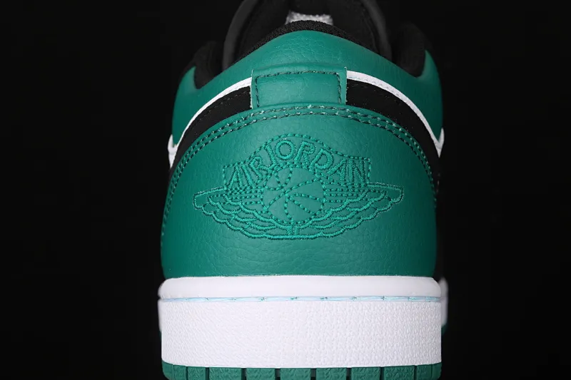 All Categories Air Jordan Jordan Series Basketball Shoes Air Jordan 1 Low New Version Air Jordan 1 Low AJ1 Joe 1 Low Top Leather Black Green Toe 553558-113